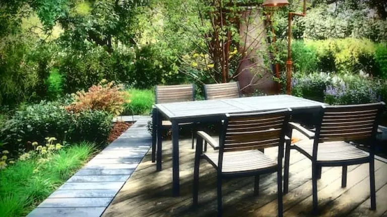 Illustration de l'article : Terrasse d’été au frais : les aménagements malins qui changent tout